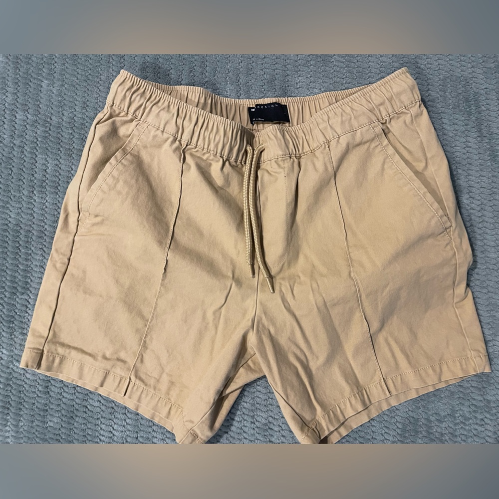 ASOS DESIGN men’s khaki chino shorts